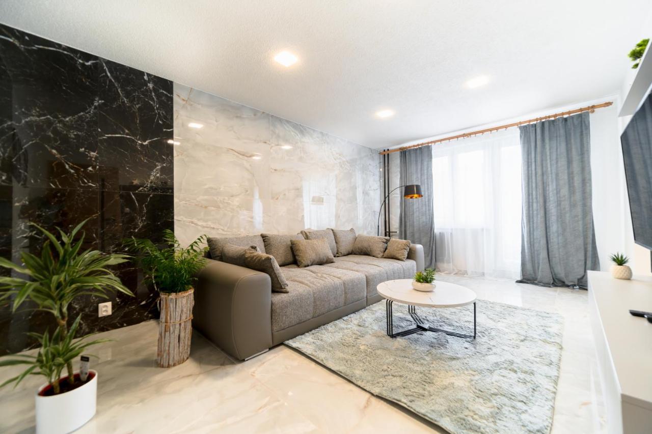 Apartman Discreet Kysucke Nove Mesto Dış mekan fotoğraf